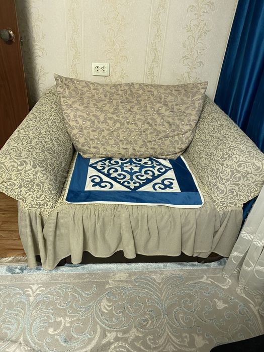 Продам диван с креслами