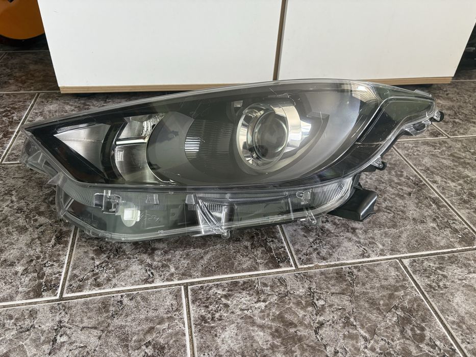 Ляв фар за Тойота Ярис / Toyota Yaris 2019-