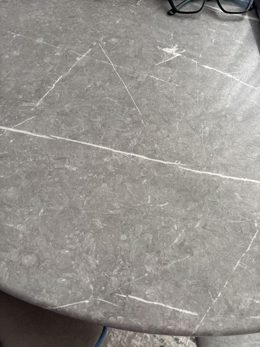 Продам круглый стол на кухню, материал Мдф