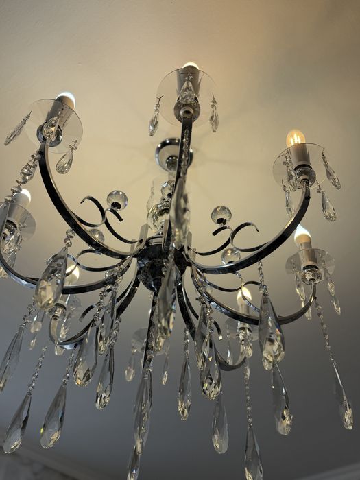 Продам люстру за 50000 тысяч на 8 лампочек