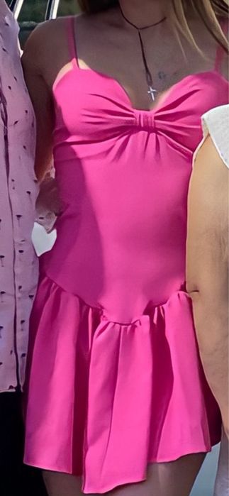 Розова Барби рокля