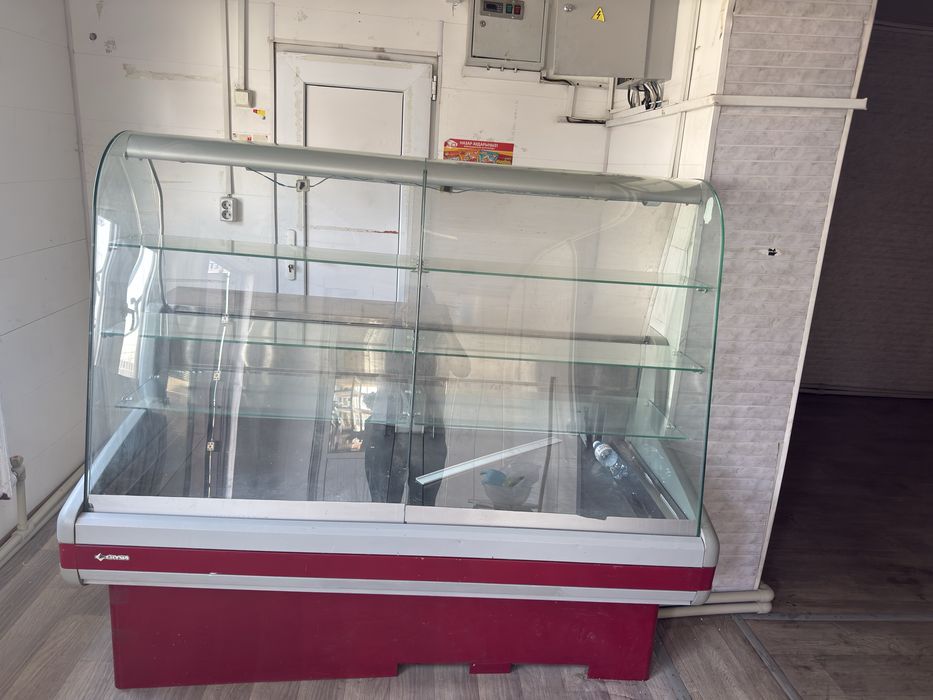 Витрина холодилник