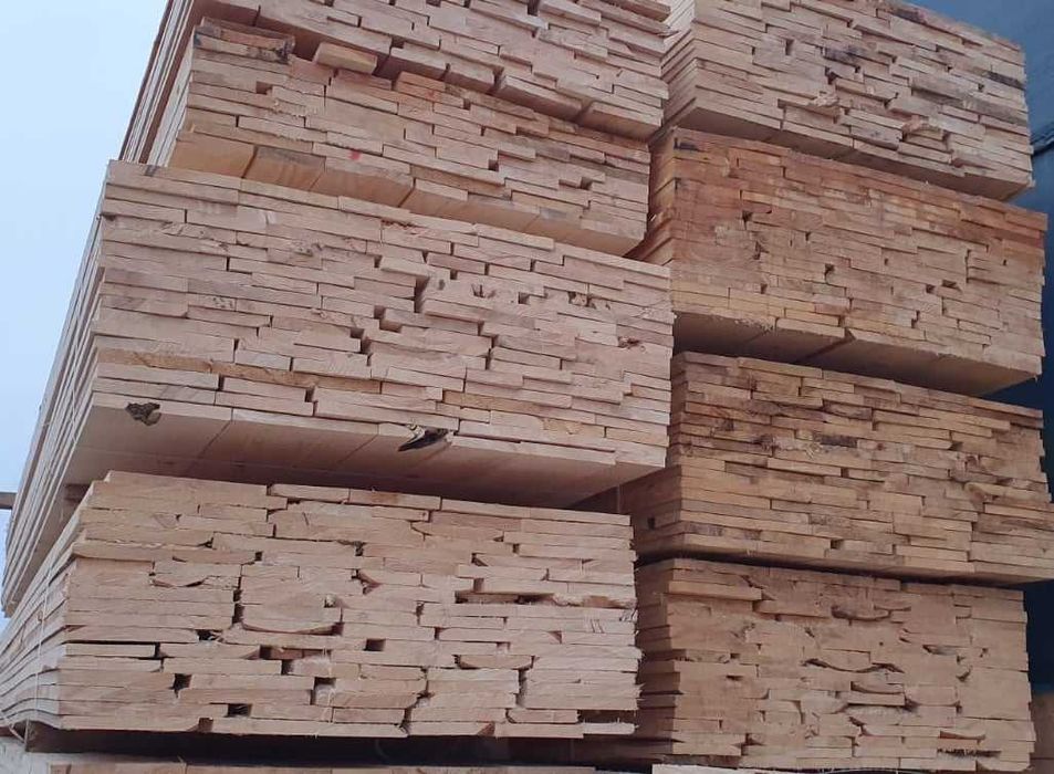 Scandura de diferite forme si dimensiuni, cherestea dulapi grinzi lemn