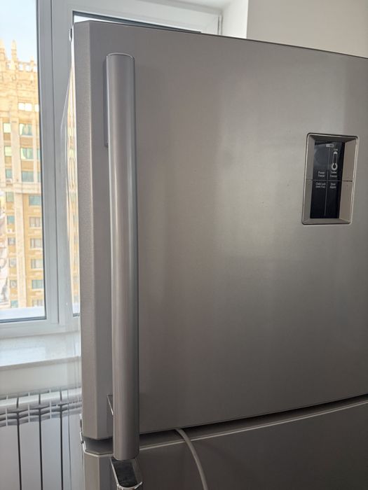 Большой холодильник Samsung