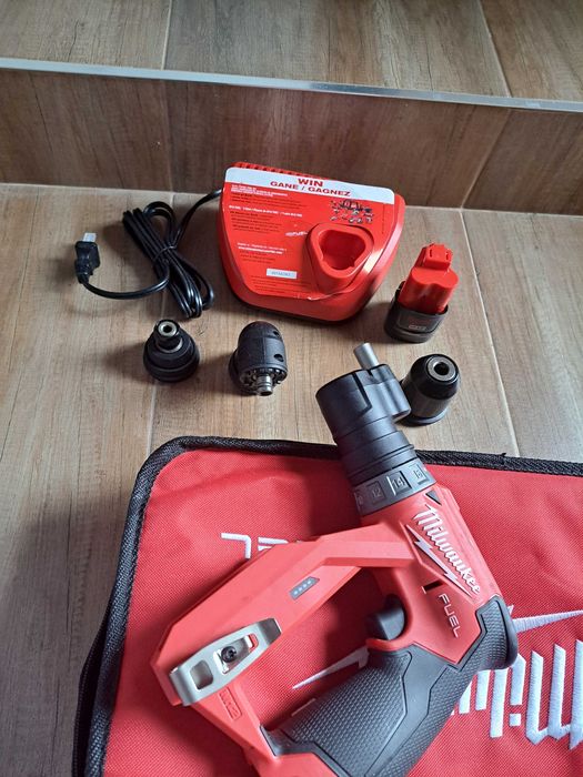 Milwaukee 2505-20 Винтоверт с адаптери