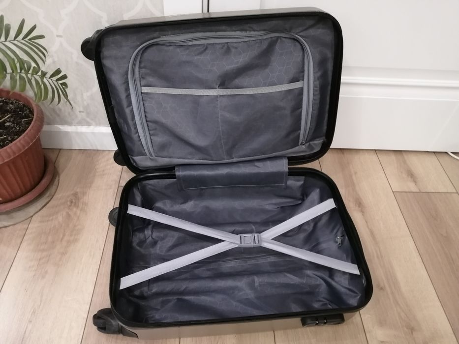 Продам не большой чемодан.