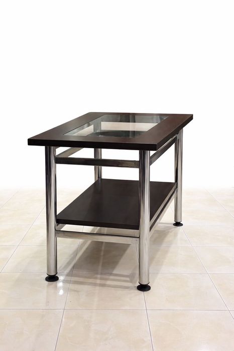 Продавам щанд маса