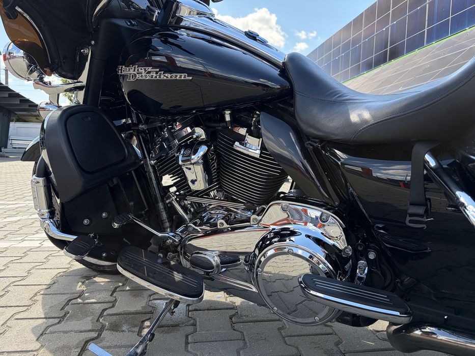 Harley Davidson Street Glide Special M8 107