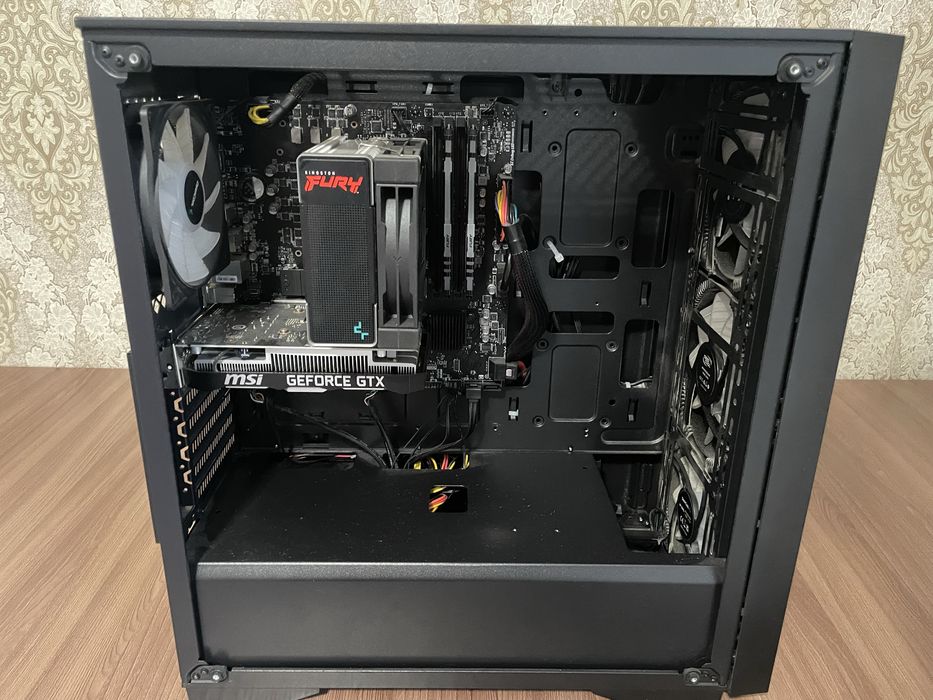 Игровой компьютер/Игровые девайсы/2 Монитора/ Саббуфер и 2 колонки.