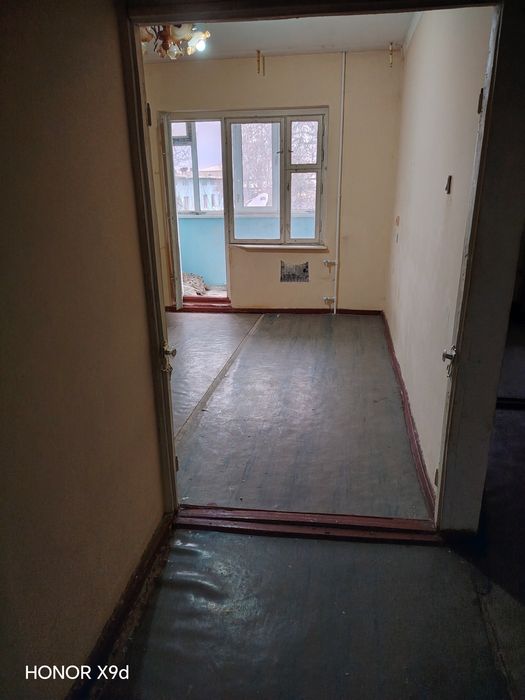 Продается 2 комнатная кв на 2-этаже.Ориентир:Ул. Кадыри. Карзинка маг.