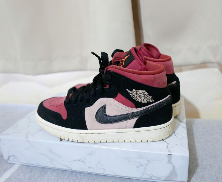 Кецове Nike WMNS Air Jordan 1 Mid