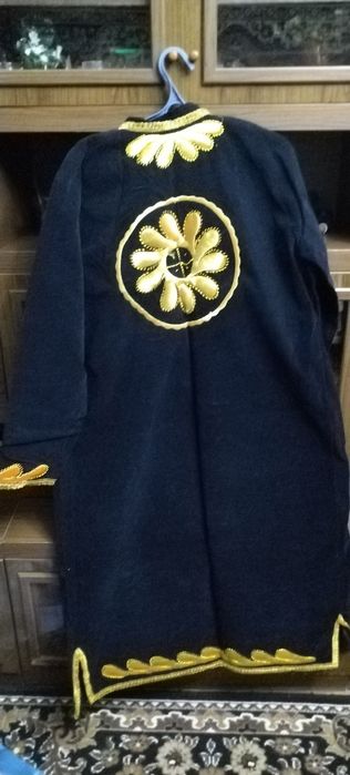 Мужской чапан золотой  вышивкой