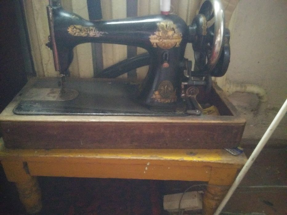 Швейная машина ЗИНГЕР