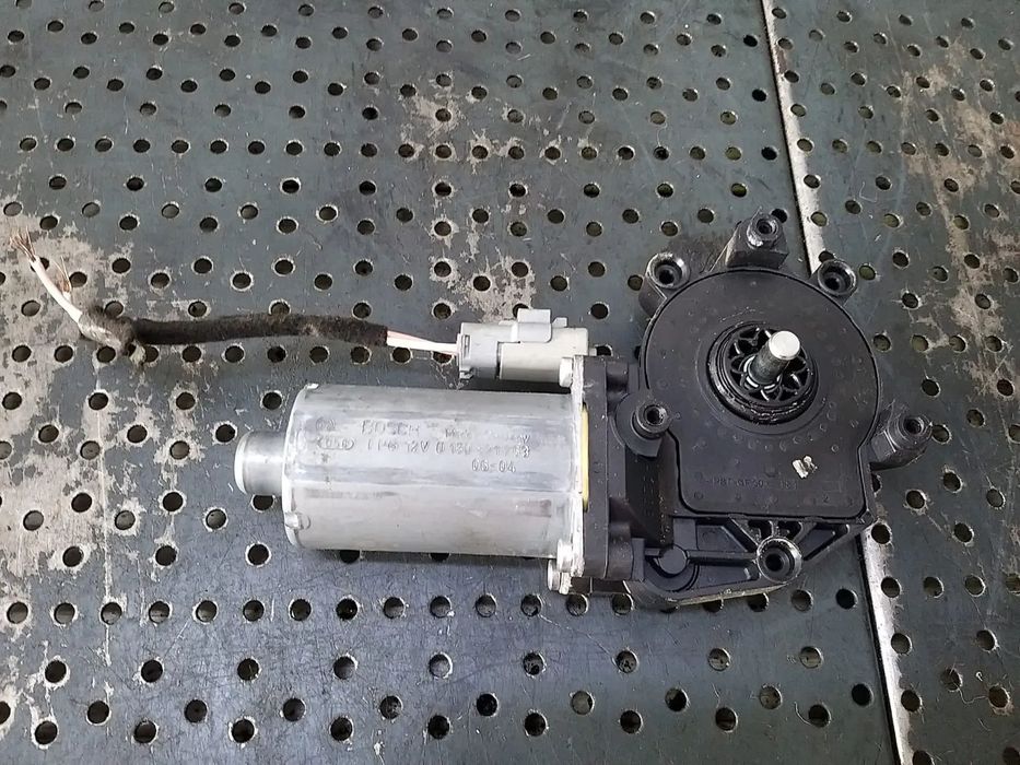 Motoras macara stanga fata citroen berlingo 0130821763