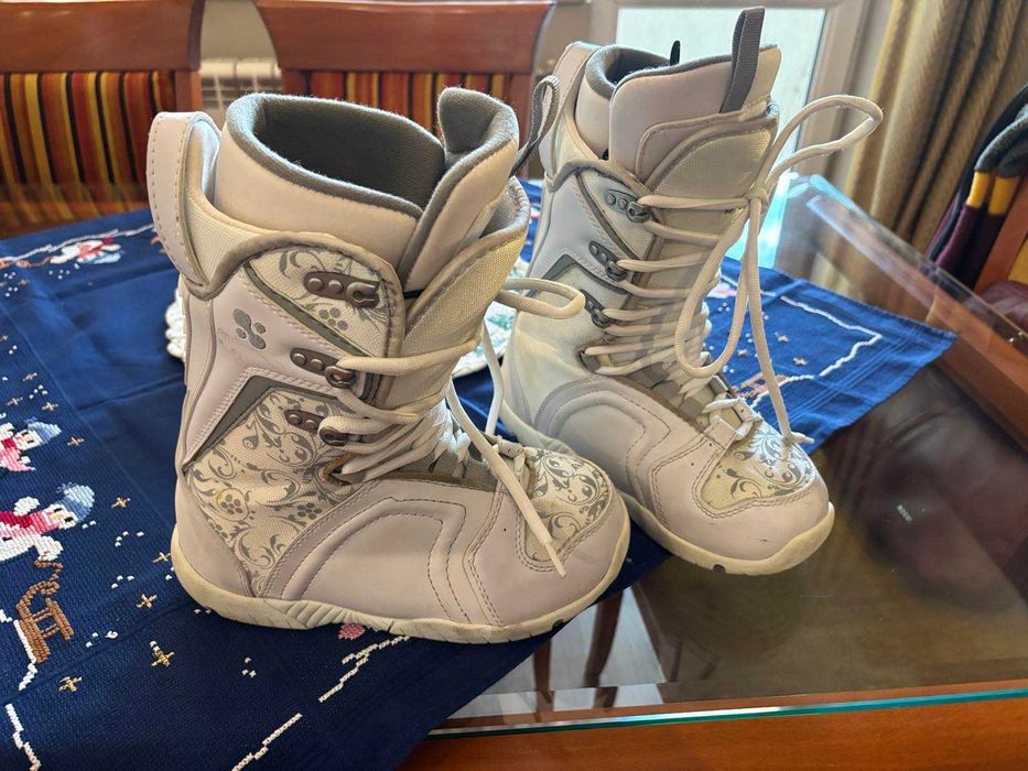 Продавам  сноуборд обувки