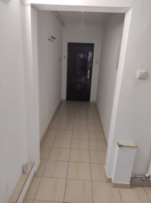 Apartament de închiriat cu 3 camere la etajul 4