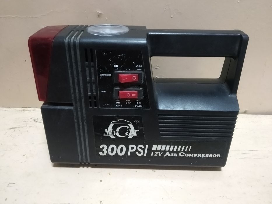 Автомобильный насос,компрессор,для накачки шин. Не рабочий.