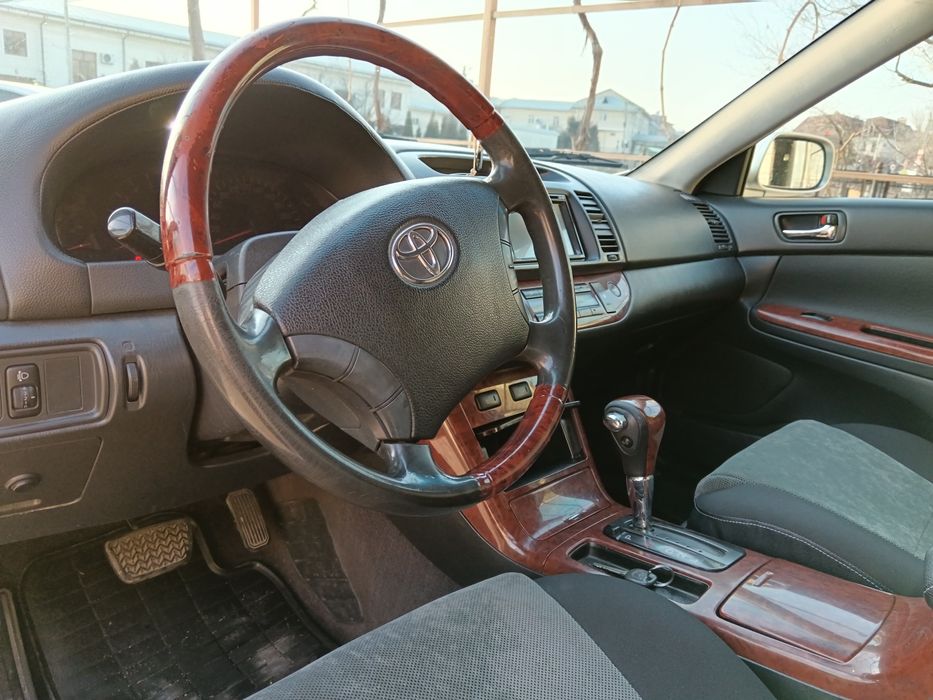 Toyota Camry 2005 год