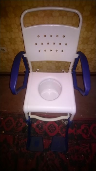 КомбиниранТОАЛЕТЕН СТОЛ REBOTEC-колела- баня/тоалетна.ОтличноСъстояние