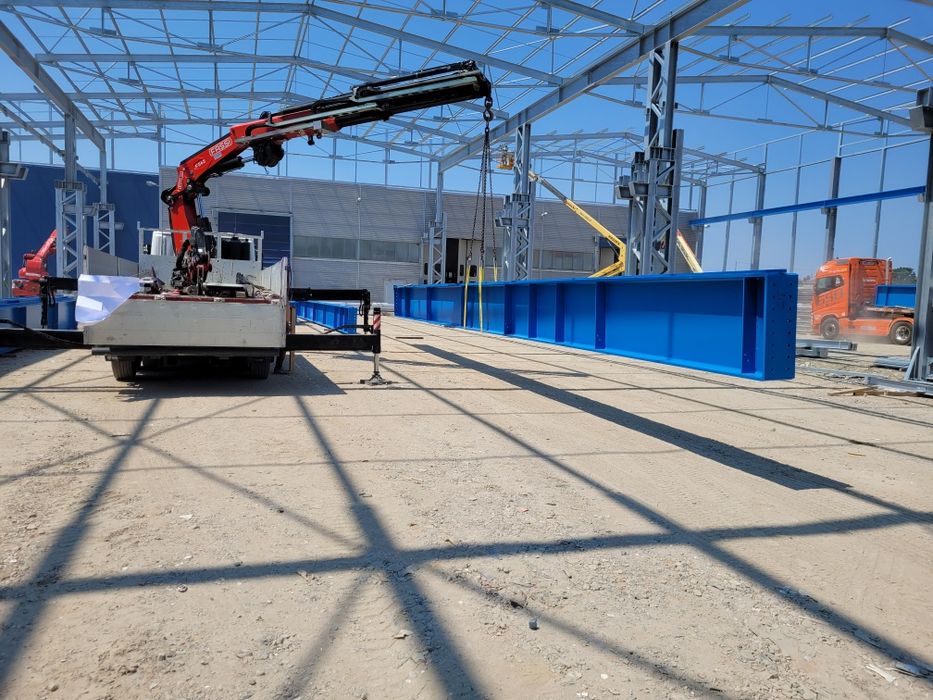 Inchiriez camion cu macara