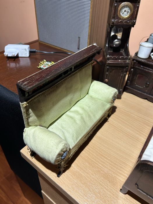 Mobilier in miniatura vechi 80-100 ani