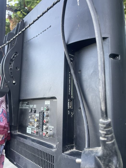 Televizor sotiladi