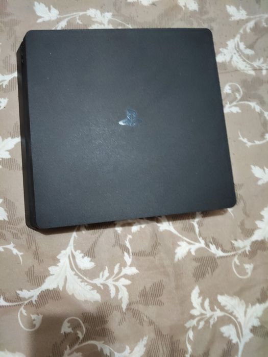 Play station 4 и волан