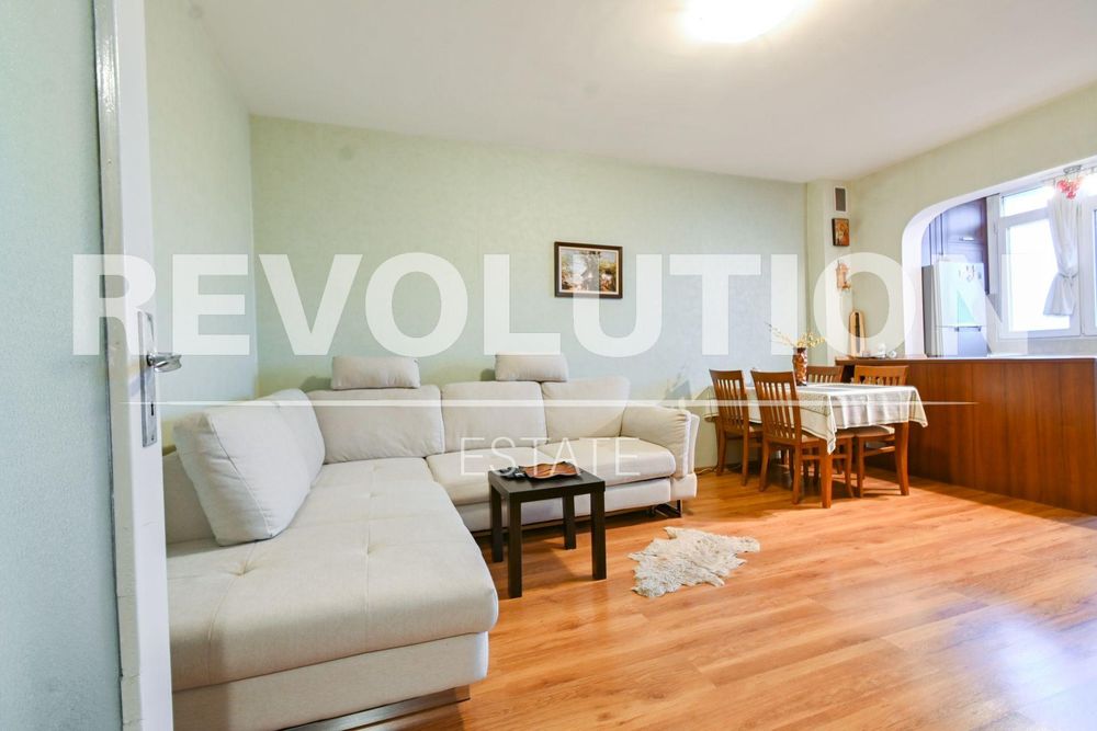 Двустаен апартамент в ж.к. Дружба 2