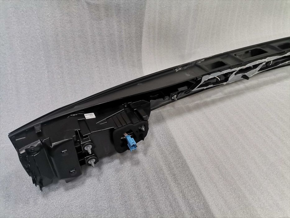 3J0945307 B C Нов Централен IQ Light Стоп VW Passat B9 Variant R Line