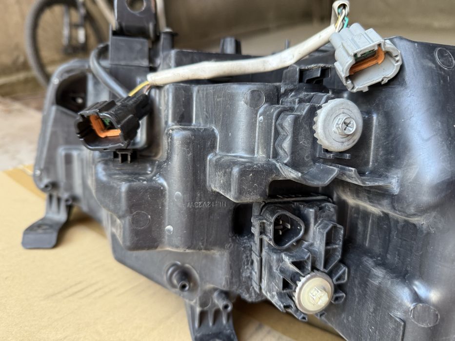 Infiniti Q50 ляв фар не адаптивен USА версия