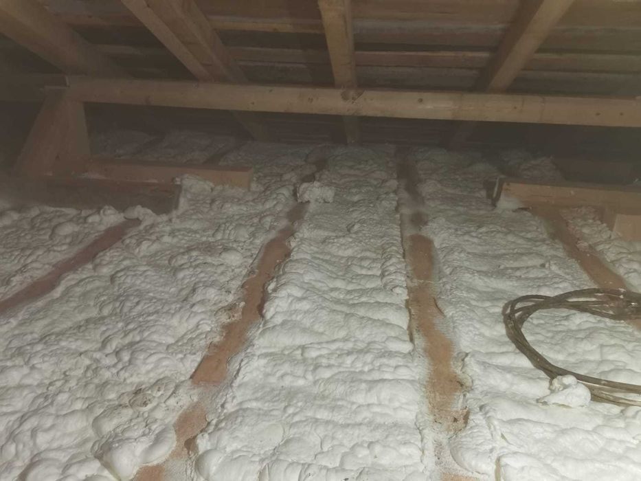 izolatii spuma poliuretanica