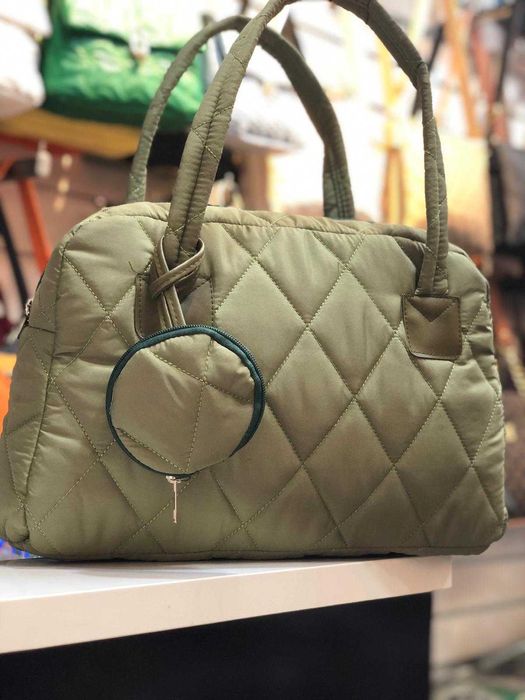 Капитонирана дамска чанта