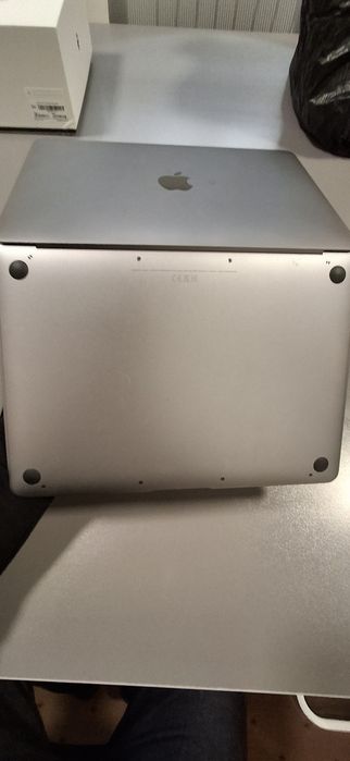 Macbook серебристый