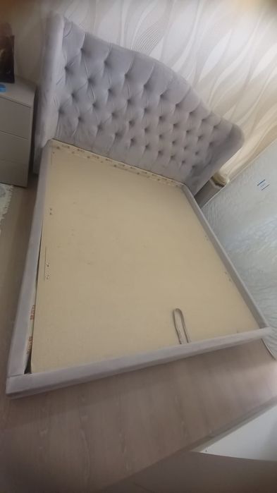 Спальний кровать