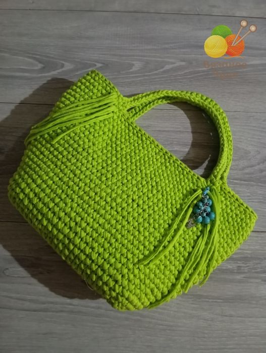 Сумочка ручной работы 
Связана крючком из трикотажной пряжи 
Размеры: