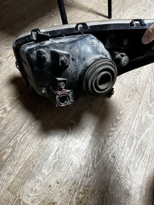 Продам фары toyota rav4 2002 дорест