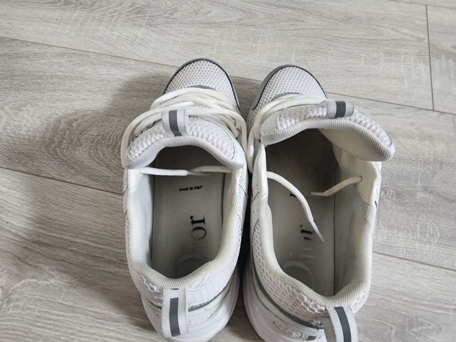 Dior b22 белого цвета