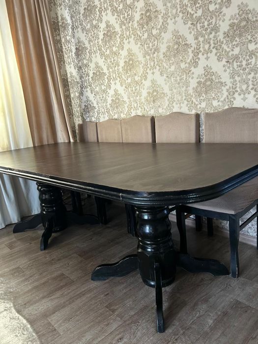 Продается большой стол