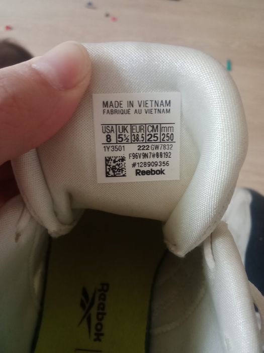 Продам женские кросовки Reebok