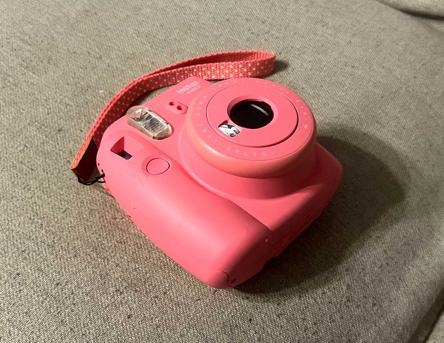Aparat foto instant Fujifilm Instax Mini 9 roz stare foarte buna