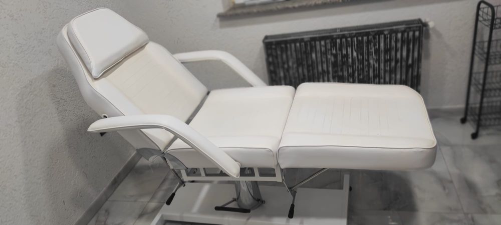 Scaun /pat pentru  cosmetică