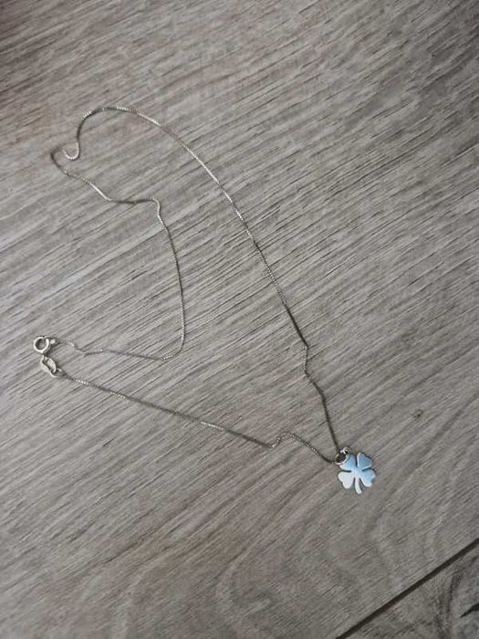 Colier cu pandantiv, Argint, cutie și funda de mărțișor.