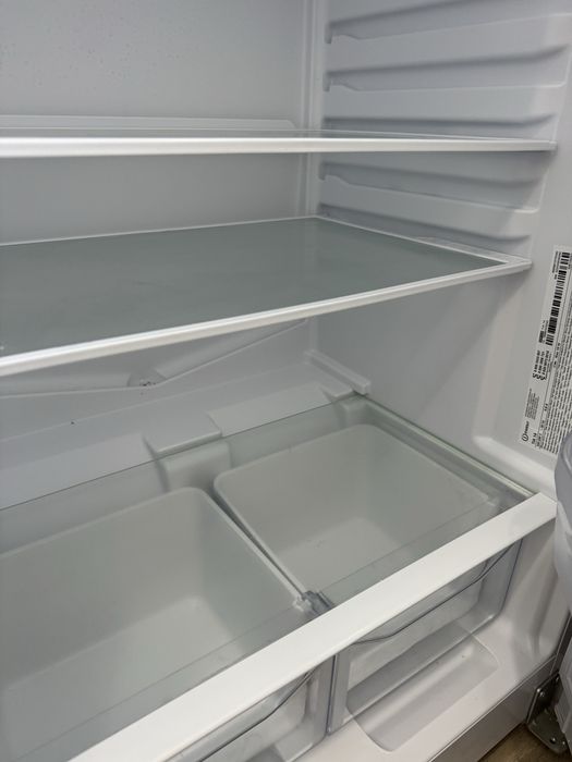 Продам новый холодильник Indesit
