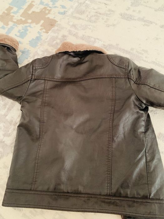 Коженная куртка для мальчика 8,9,10лет