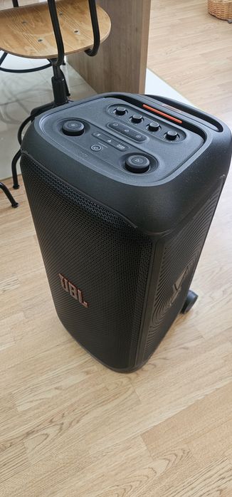 продаю срочно JBL колонку