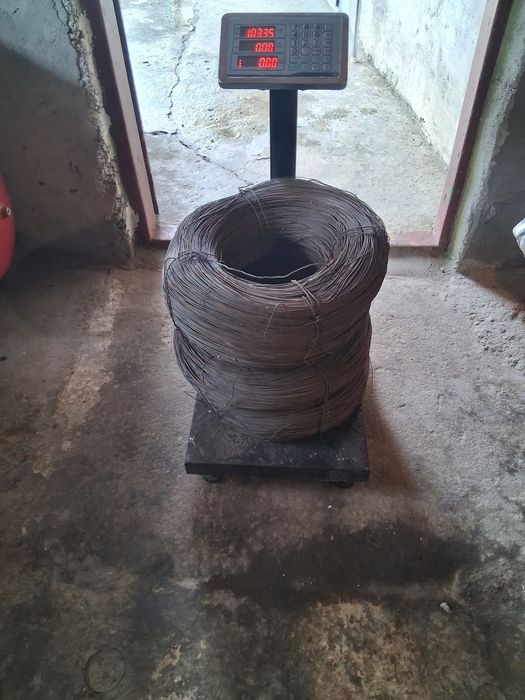 Sarma de fierar rămasă din constructi