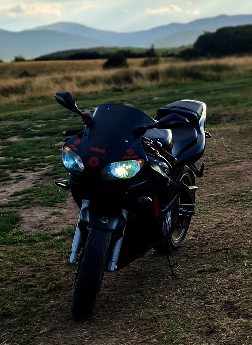 Vând Kawasaki kxf 250 2013 si Yamaha R6 2002