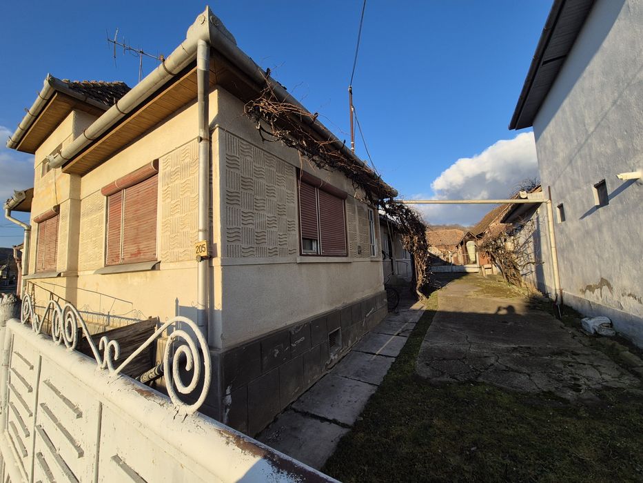 Vând casă in com.Adămuș(Crăiești)