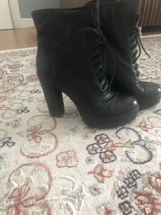 Продам кожаные ботинки.35 размер