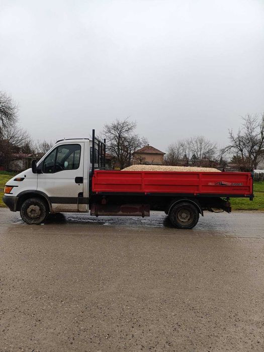 Услуги с комбиниран багер и самосвал